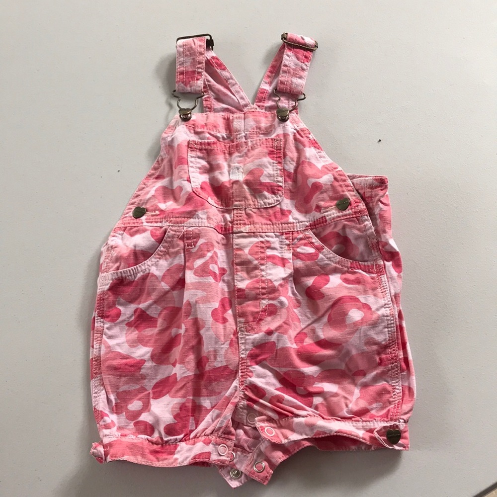 EUC pink Camo Carhartt shorts overalls size 24 mo